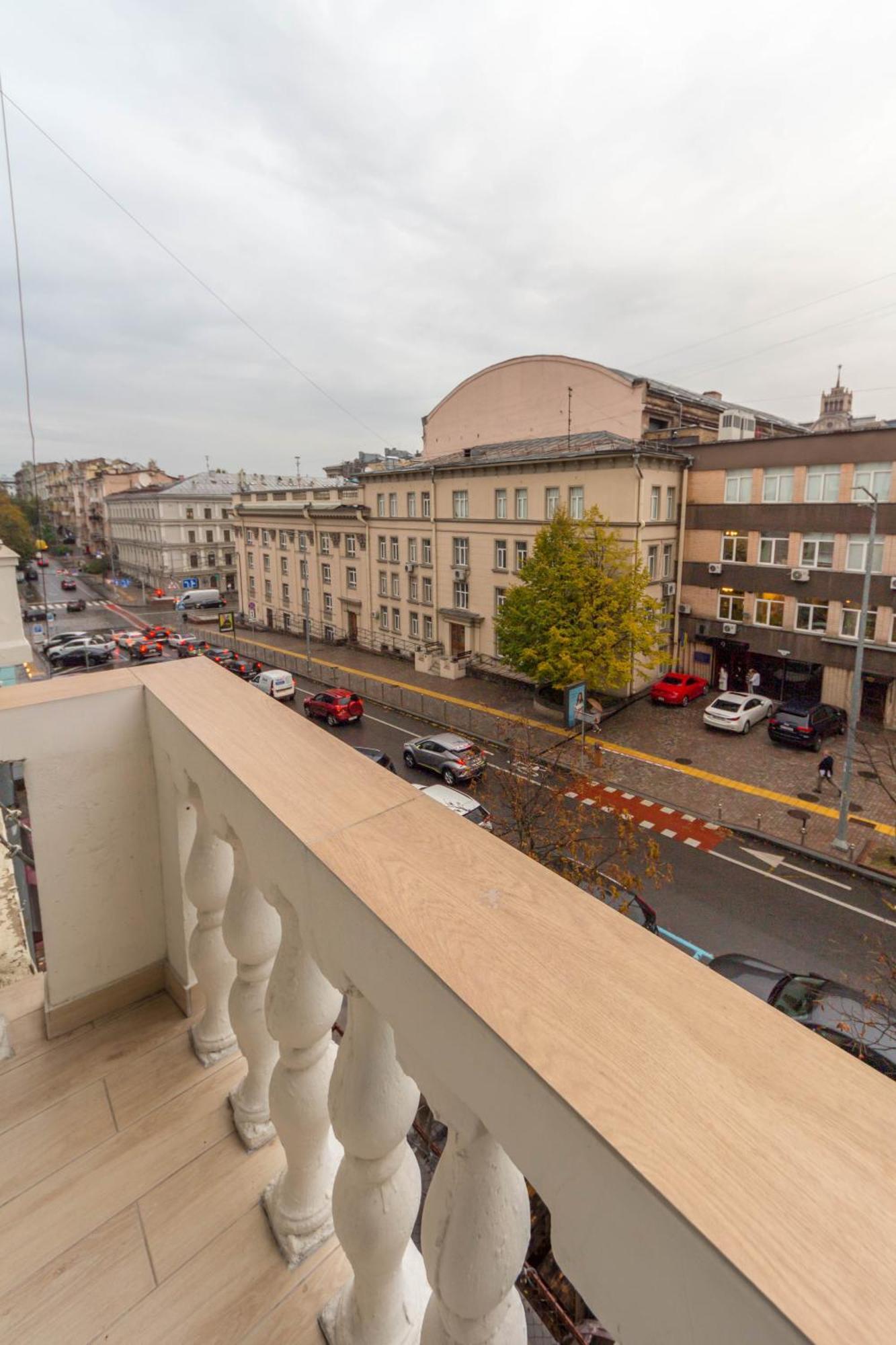 Дизайнерські Апартаменти У Центрі Біля Цуму Kyiv Exterior photo